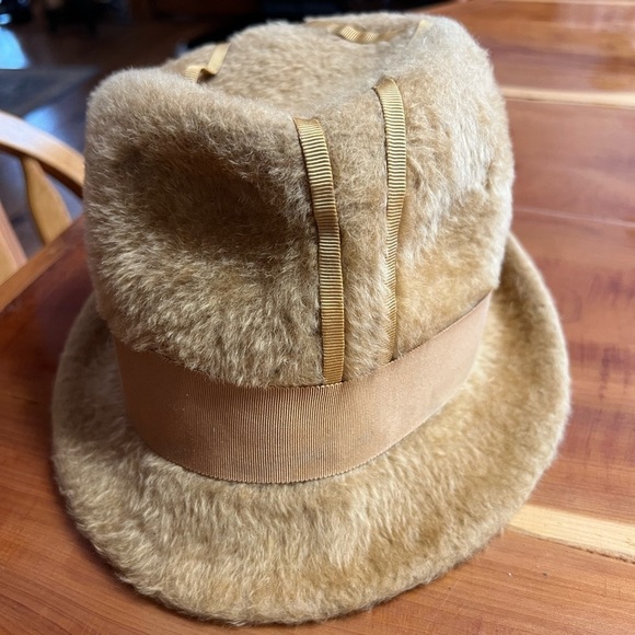 Vebe Accessories - Vintage Vebe Stylish Tan Fur Fedora Hat